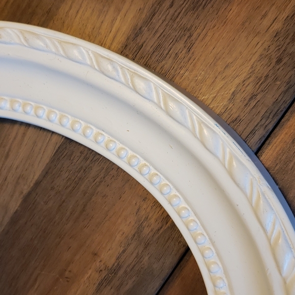 NWT White Oval Picture Frame - Picture 2 of 4